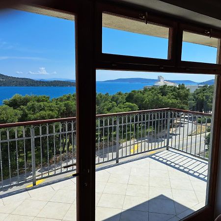 Apartment With Splendid Sea View Trogir Exterior foto