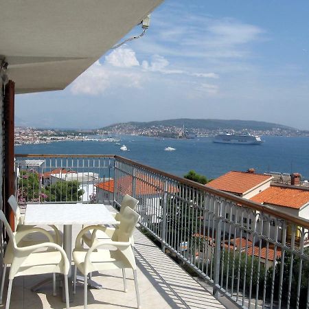 Apartment With Splendid Sea View Trogir Exterior foto