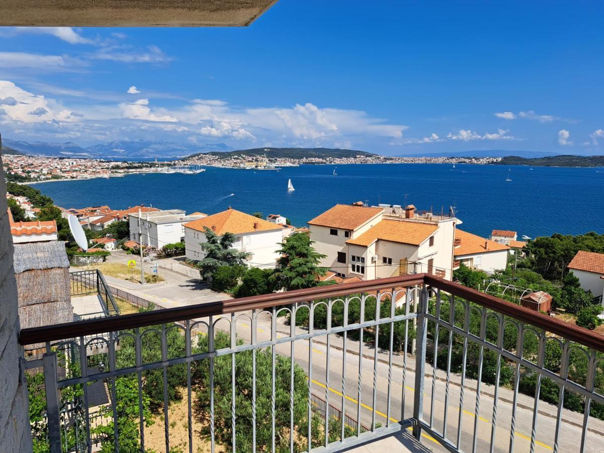 Apartment With Splendid Sea View Trogir Exterior foto