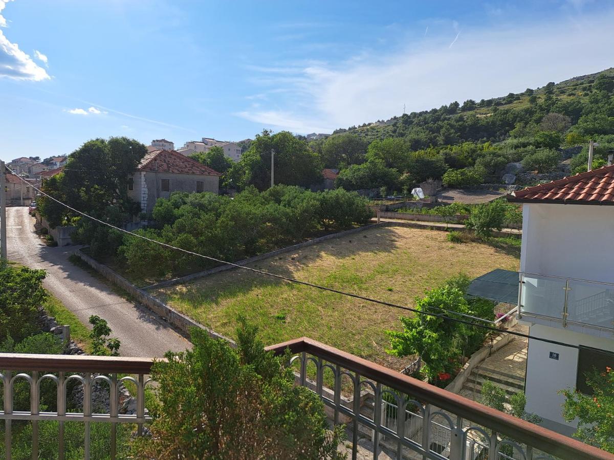 Apartment With Splendid Sea View Trogir Exterior foto