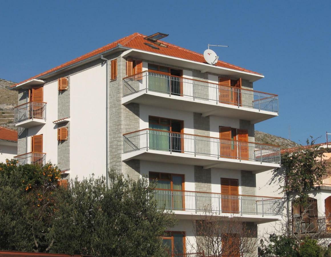 Apartment With Splendid Sea View Trogir Exterior foto