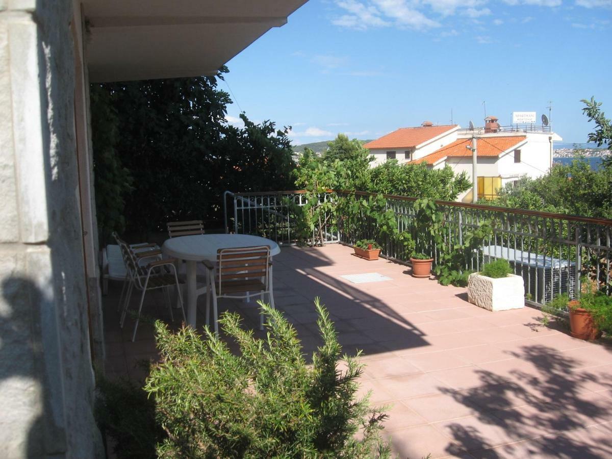 Apartment With Splendid Sea View Trogir Exterior foto
